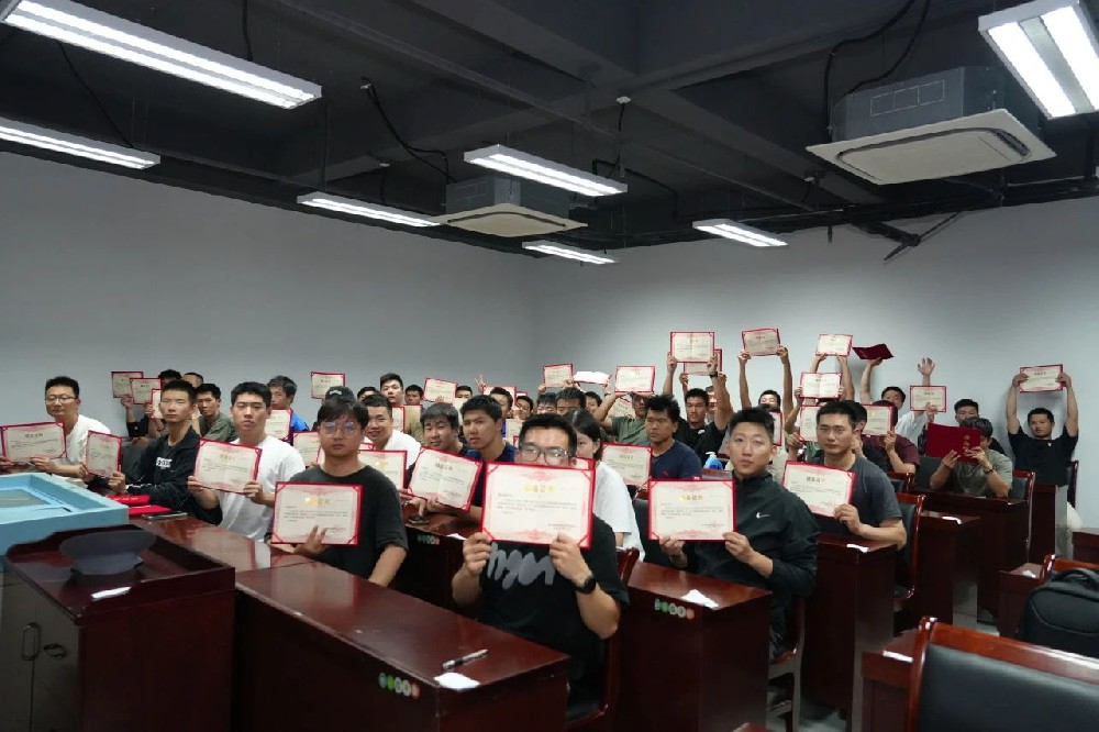 企業(yè)動態(tài)丨2025年江蘇省“政校企”合作培訓(xùn)班暨南京市退役軍人無人機(jī)飛控師特色培訓(xùn)圓滿收官！